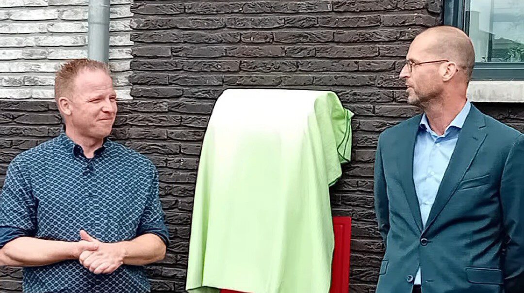 Onthulling van onze 1e buurtAED.